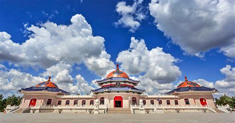 Genghis Khan Mausoleum – En historisk oas mitt i den mongoliska öknen!