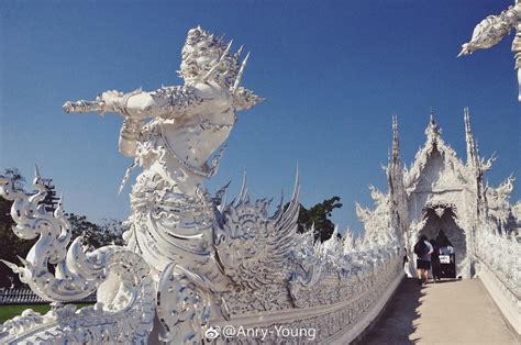  Wat Rong Khun - En glittrande tempelpalats av renässans och mystik!