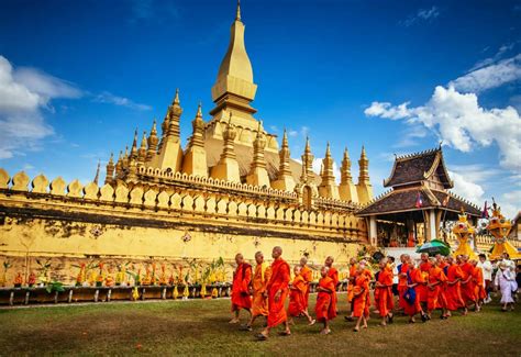 Pha That Luang! En Monumental Resa Till Hjärtat av Lao Kultur i Hua Hin